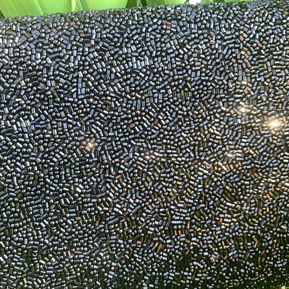 ๐HOST PICK ๐TIANA NY,NY | Hand Beaded Clutch - Picture 8 of 14